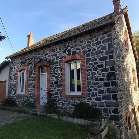 Vakantiehuis Location Maison Neussargues en Pinatelle